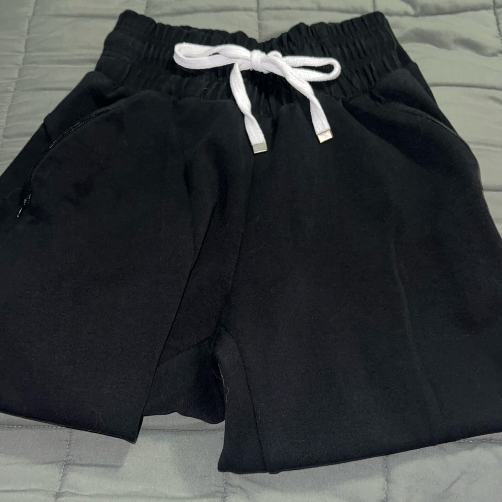 Black gymshark x whitney Simmons sweatpants